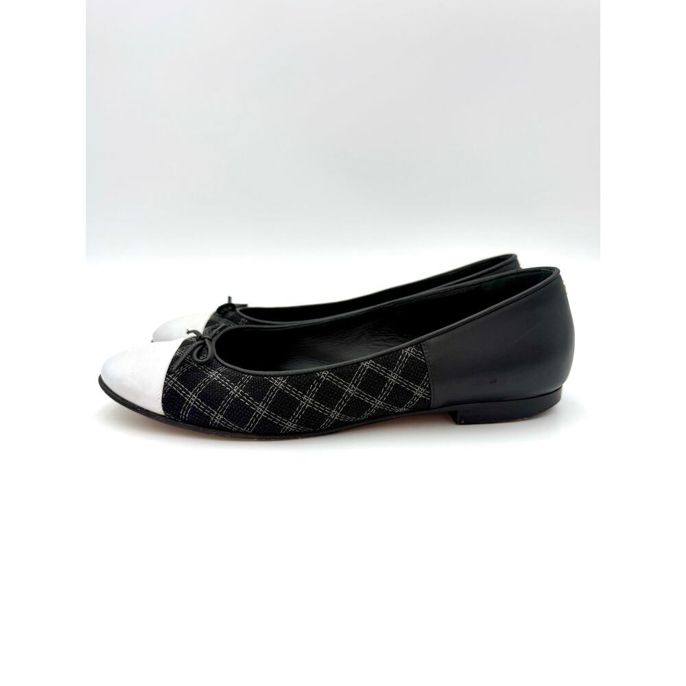 Chanel Interlocking CC Ballet Flats Black White Cap Toe Size 38.5 / 8.5 Bow - Picture 5 of 16